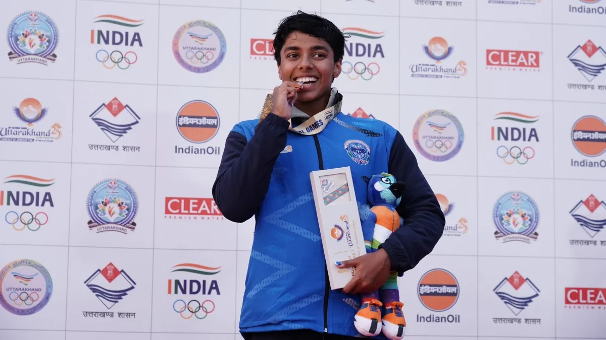 karnataka-39-s-14-year-old-swimmer-desinghu-continues-to-dominate-sets-a-new-record-in-national-games